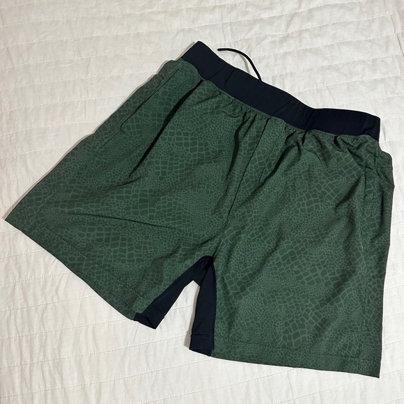 Men's Green Patterned Shorts - Picture 2 of 4